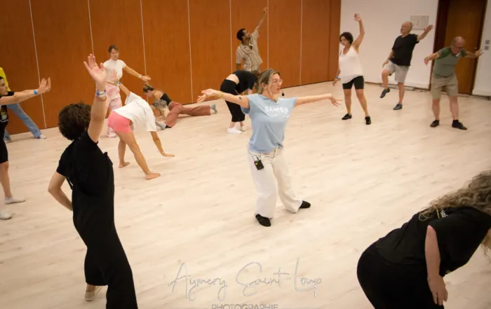 Participantes a aprender em conjunto num workshop de WCS
